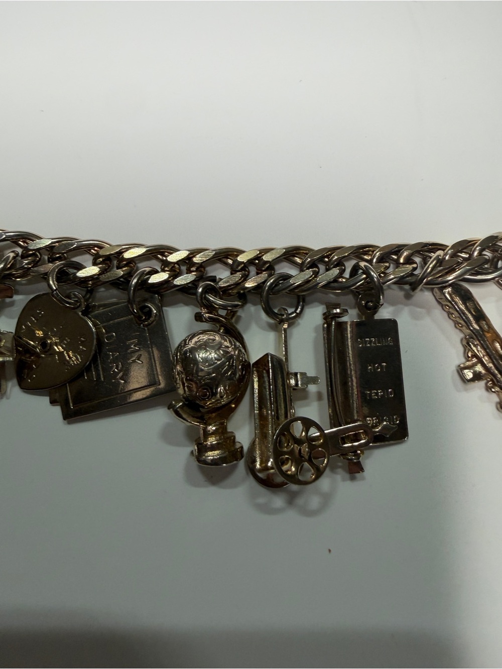 Vintage 1950s Gold Tone Charm Bracelet Keys Diary Globe Mid Century Estate - Picture 7 of 12